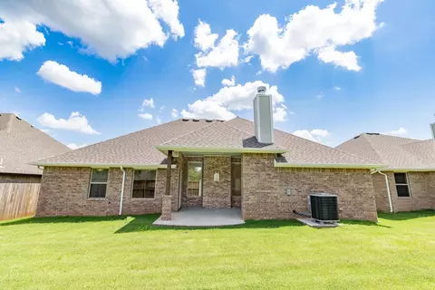 Exterior - 932 Hydrangea Way, Edmond, OK 73034 photo 22 of 32