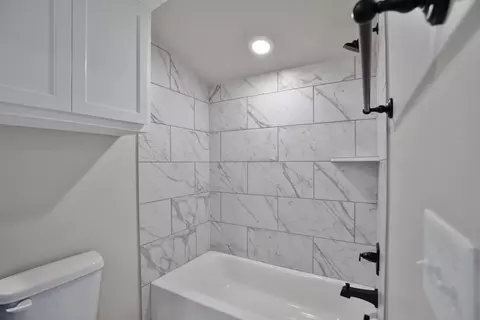 Bath - 932 Hydrangea Way, Edmond, OK 73034 photo 16 of 22