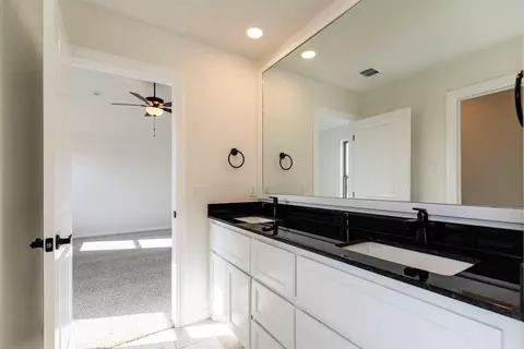 Bath - 932 Hydrangea Way, Edmond, OK 73034 photo 1 of 22