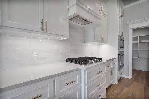 Kitchen - 932 Hydrangea Way, Edmond, OK 73034 photo 15 of 22
