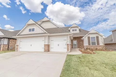 Exterior - 932 Hydrangea Way, Edmond, OK 73034 photo 8 of 32