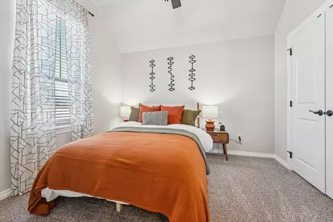 Bedroom - 932 Hydrangea Way, Edmond, OK 73034 photo 7 of 19