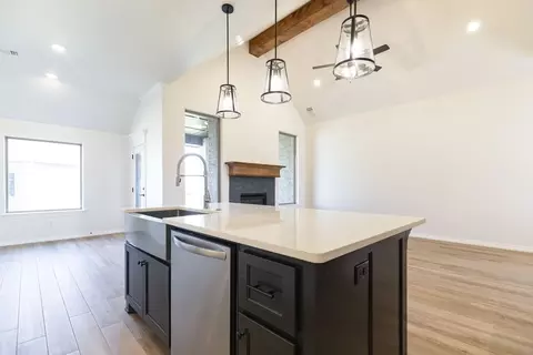 Kitchen - 932 Hydrangea Way, Edmond, OK 73034 photo 6 of 22