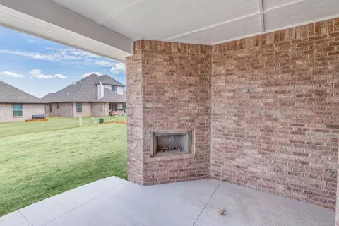 Exterior - 932 Hydrangea Way, Edmond, OK 73034 photo 24 of 32