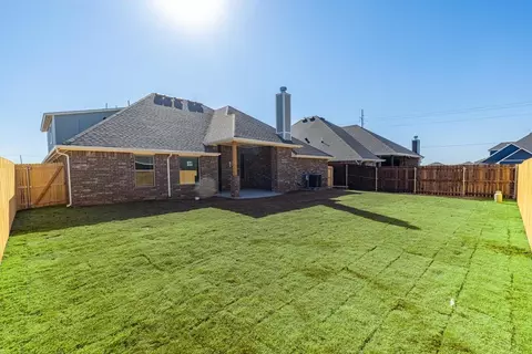Exterior - 932 Hydrangea Way, Edmond, OK 73034 photo 26 of 32