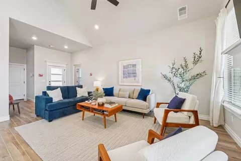 Living - 932 Hydrangea Way, Edmond, OK 73034 photo 5 of 21