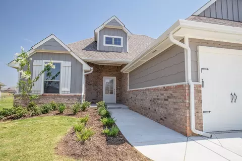 Exterior - 932 Hydrangea Way, Edmond, OK 73034 photo 7 of 32
