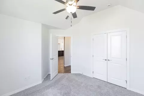 Bedroom - 932 Hydrangea Way, Edmond, OK 73034 photo 5 of 15