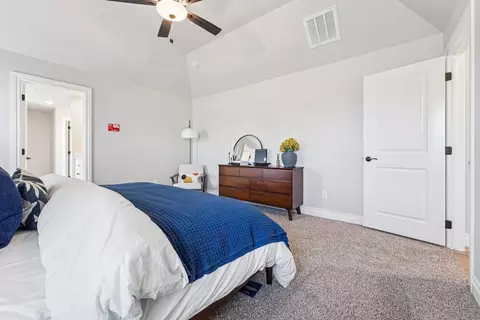 Bedroom - 932 Hydrangea Way, Edmond, OK 73034 photo 3 of 14
