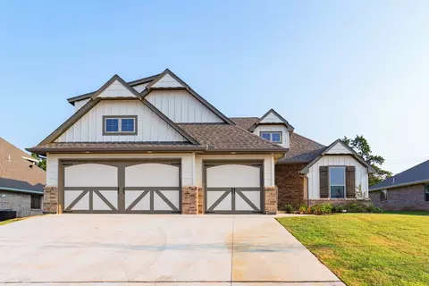 Exterior - 932 Hydrangea Way, Edmond, OK 73034 photo 5 of 32