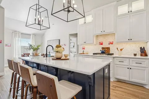 Kitchen - 932 Hydrangea Way, Edmond, OK 73034 photo 9 of 23