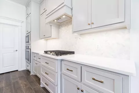 Kitchen - 932 Hydrangea Way, Edmond, OK 73034 photo 11 of 22