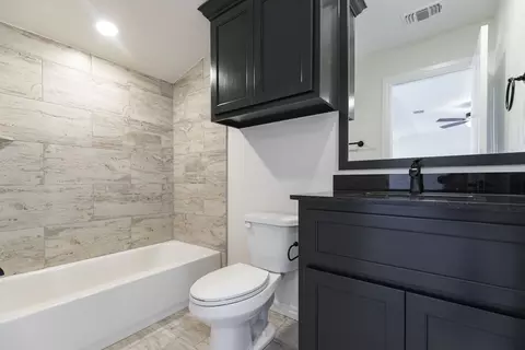 Bath - 932 Hydrangea Way, Edmond, OK 73034 photo 3 of 22