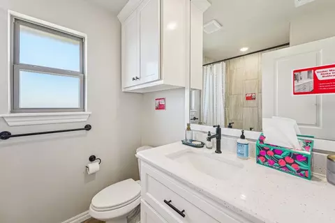 Bath - 932 Hydrangea Way, Edmond, OK 73034 photo 6 of 22