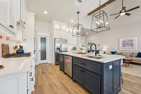 Kitchen - 932 Hydrangea Way, Edmond, OK 73034 photo 8 of 22