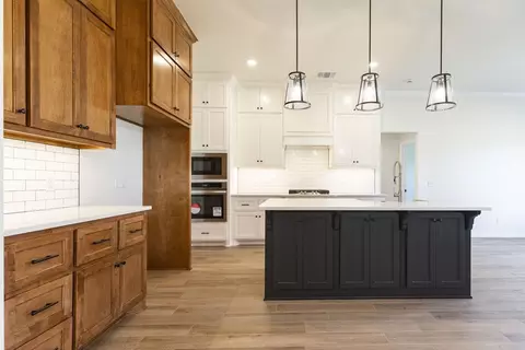 Kitchen - 932 Hydrangea Way, Edmond, OK 73034 photo 1 of 22