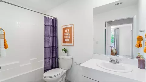 Bath - 1521 Canter Ct, San Jacinto, CA 92582 photo 2 of 3