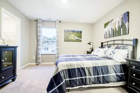 Bedroom - Arrowhead Dr, Piqua, OH 45356 photo 4 of 15