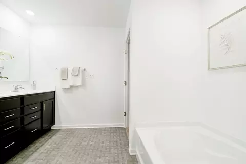 Bath - Arrowhead Dr, Piqua, OH 45356 photo 2 of 7