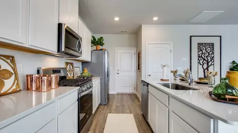 Kitchen - 4121 Oswin Dr, Murfreesboro, TN 37129 photo 9 of 11