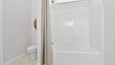 Bath - 1017 Alder Pond Dr, Campobello, SC 29322 photo 3 of 5