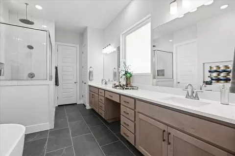 Bath - 17317 Graces Path, Pflugerville, TX 78660 photo 1 of 3