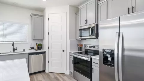 Kitchen - 9005 Winding Stream Ave, Bakersfield, CA 93311 photo 2 of 4