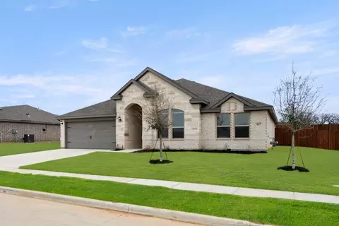 Exterior - 701 Stone Eagle Dr, Azle, TX 76020 photo 2 of 5
