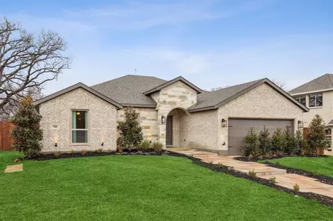 Exterior - 701 Stone Eagle Dr, Azle, TX 76020 photo 4 of 5