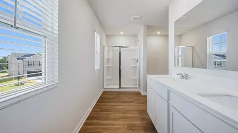 Bath - 406 Teamon Pointe Dr, Griffin, GA 30223 photo 1 of 4