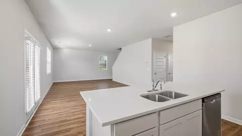Kitchen - 406 Teamon Pointe Dr, Griffin, GA 30223 photo 3 of 4