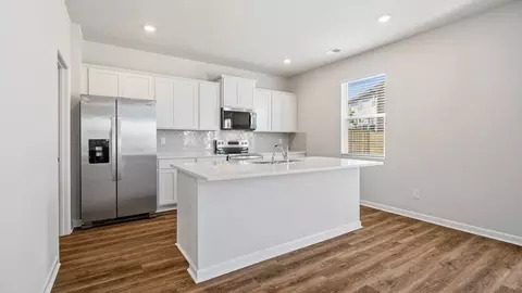 Kitchen - 406 Teamon Pointe Dr, Griffin, GA 30223 photo 2 of 4