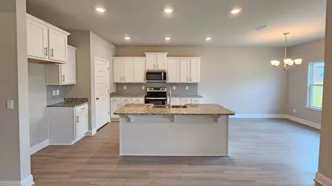 Kitchen - 453 Piney Dr, Pearl, MS 39208 photo 2 of 7