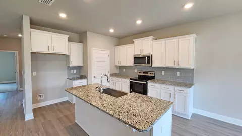 Kitchen - 453 Piney Dr, Pearl, MS 39208 photo 3 of 7