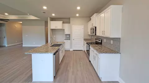 Kitchen - 453 Piney Dr, Pearl, MS 39208 photo 4 of 7