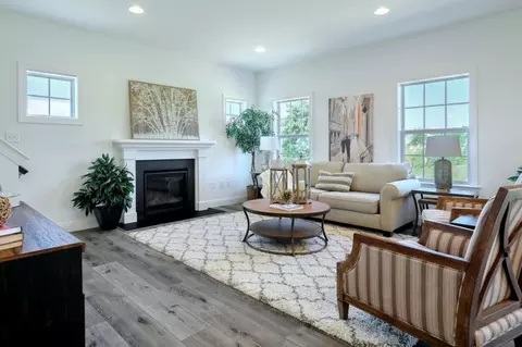 Living - 489 Darrow Rd, York, PA 17404 photo 2 of 20