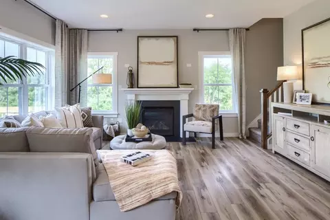 Living - 489 Darrow Rd, York, PA 17404 photo 7 of 20
