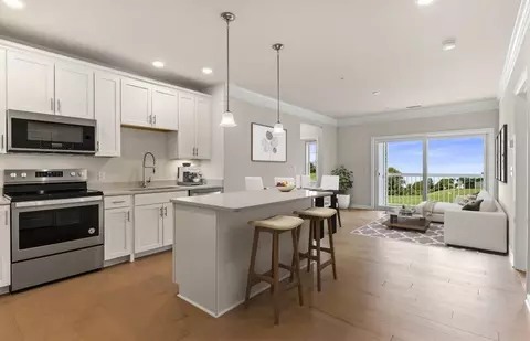 141 E Point Dr UNIT 305, East Providence, RI 02916