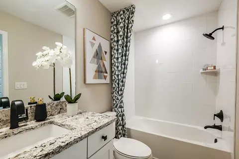 Bath - 3386 Yellow Leaf Cir, Spring Hill, FL 34609 photo 3 of 4