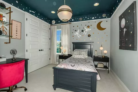 Bedroom - 3386 Yellow Leaf Cir, Spring Hill, FL 34609 photo 3 of 3