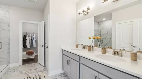 Bath - 2212 Edwin Dr, Chesapeake, VA 23322 photo 2 of 4