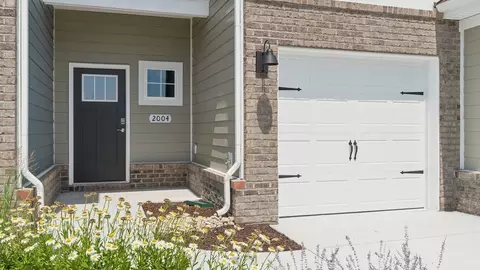 Exterior - 2212 Edwin Dr, Chesapeake, VA 23322 photo 3 of 10