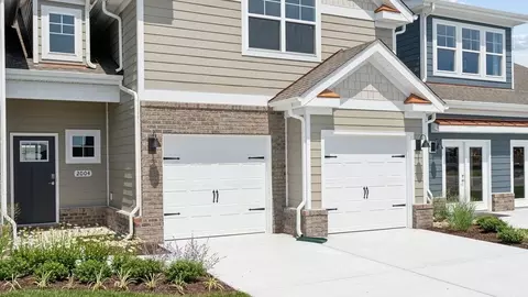 Exterior - 2212 Edwin Dr, Chesapeake, VA 23322 photo 2 of 10