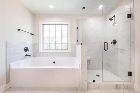 Bath - 102 Beaver Creek Way, Lagrange, GA 30241 photo 3 of 4