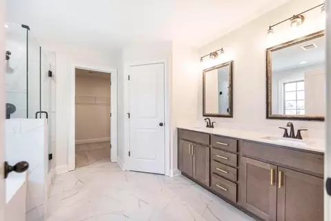 Bath - 102 Beaver Creek Way, Lagrange, GA 30241 photo 2 of 4