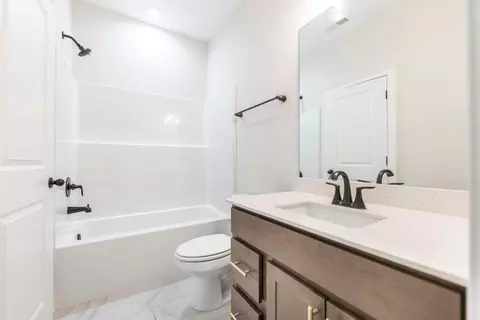 Bath - 102 Beaver Creek Way, Lagrange, GA 30241 photo 1 of 4