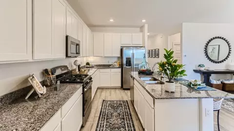 Kitchen - 8870 E Moontear Way, Vail, AZ 85641 photo 5 of 10