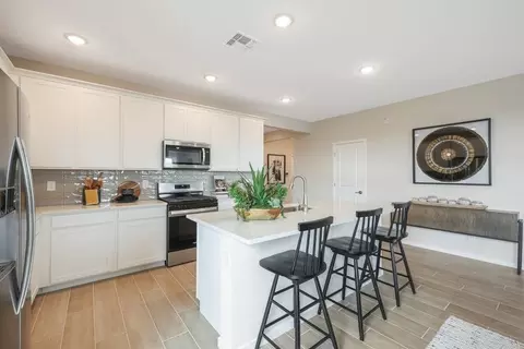 Kitchen - 40065 W Wolf Dr, Maricopa, AZ 85138 photo 2 of 3