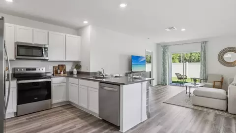 Kitchen - 4982 Eagle Rock Dr, Wimauma, FL 33598 photo 2 of 6