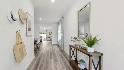 Entry Way - 4982 Eagle Rock Dr, Wimauma, FL 33598 photo 2 of 12